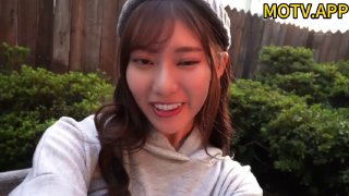 愛在樹旁撒尿的小母狗🥰.MOV